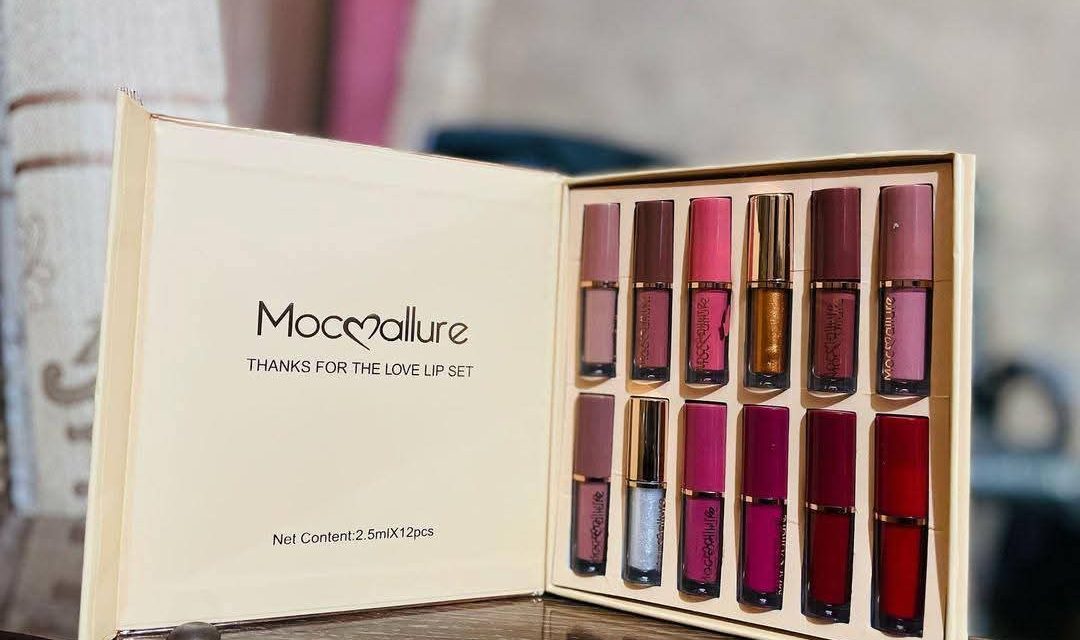 3𝐏𝐜𝐬 𝐆𝐥𝐨𝐬𝐬 𝐲 𝐅𝐢𝐧𝐢𝐬𝐡 𝐋𝐢𝐩 𝐆𝐥𝐨𝐬𝐬 𝐌𝐮𝐥𝐭𝐢𝐂𝐨𝐥𝐨𝐫 𝐃𝐞𝐥𝐢𝐠𝐡